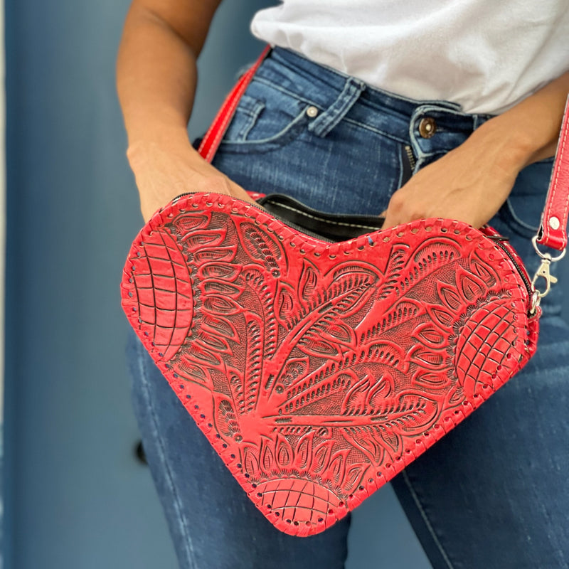 BOLSA DE CUERO CORAZÓN