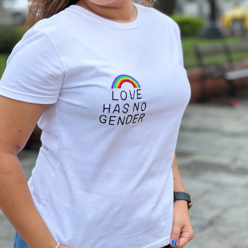 PLAYERA LOVE HAS NO GENDER MUJER