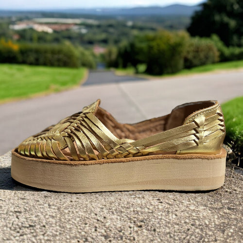 GOLD CARNATION FLATS